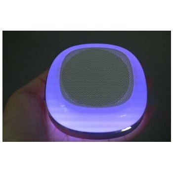 变色灯蓝牙音响 音乐灯光蓝牙音响 LED智能七彩变色