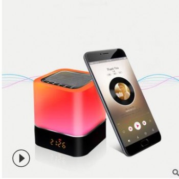 工厂私模新款产品无线蓝牙音箱桌面时钟显示七彩灯蓝牙智能小音响