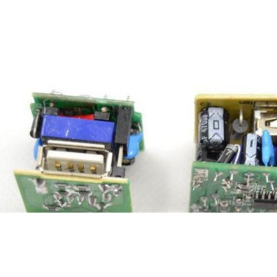 9V1A液晶显示器电源适配器  英规  高效稳定