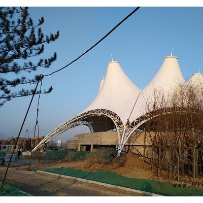 山东震瑞膜结构有限公司   膜结构  张拉膜  国内公共休闲场所景区装饰  为您推荐定做 移动式膜结构车库
