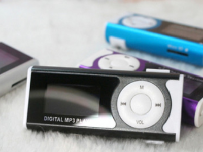 有屏MP3 新款插卡带手电筒MP3 有屏带外响带灯夹子按键式MP3批发