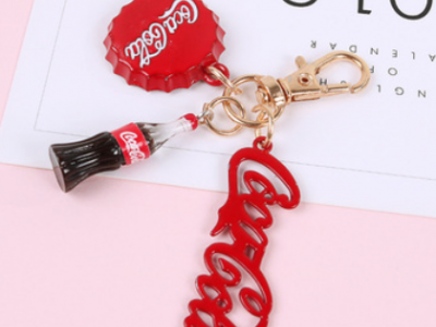 韩国新品可爱卡通可乐瓶钥匙扣圈创意airpods2耳机套包包挂件饰女