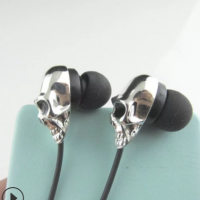 外贸爆品厂家直销骷髅头金属入耳式耳机MP3耳机优势产品