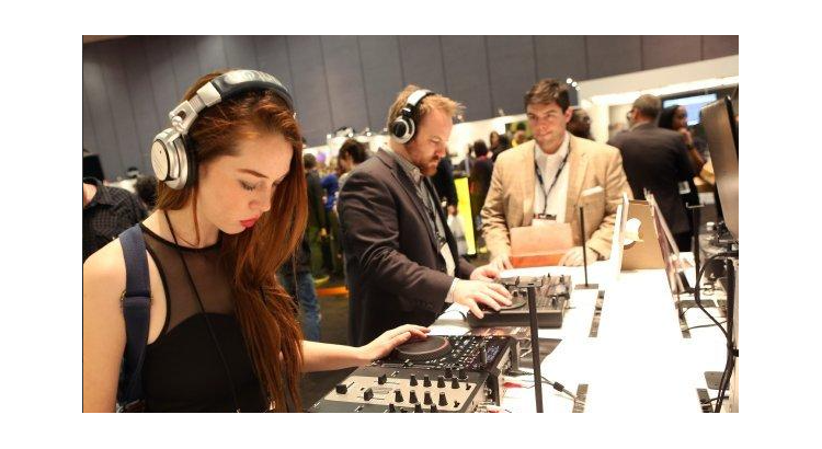 美国阿纳海姆乐器舞台灯光展览会 THE NAMM SHOW